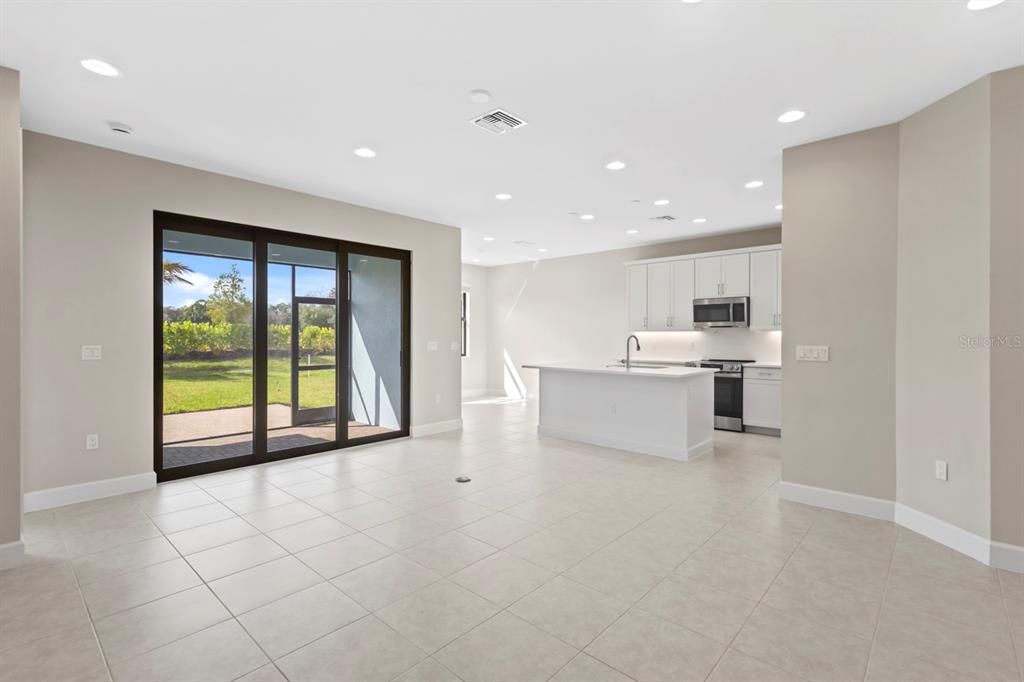 For Sale: $378,900 (2 beds, 2 baths, 1599 Square Feet)