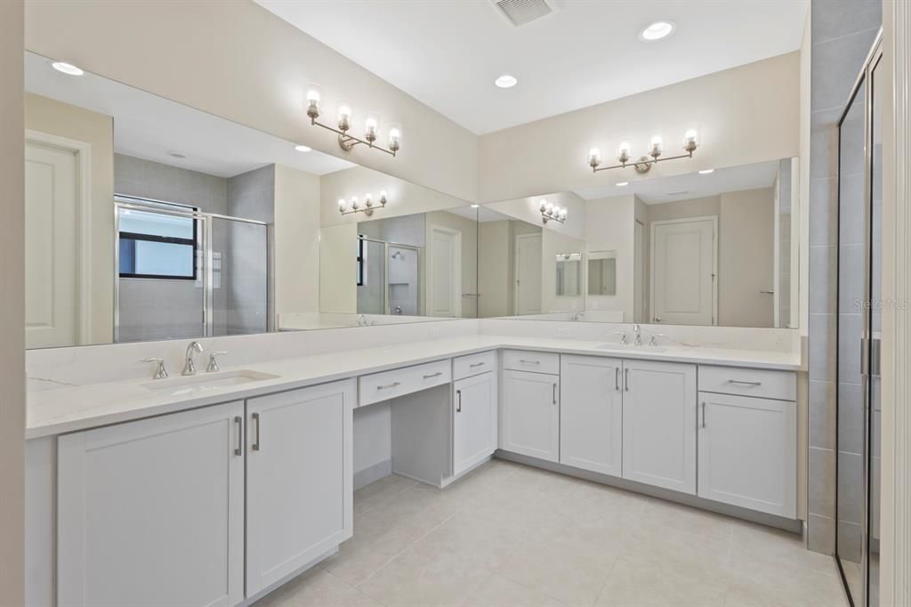 For Sale: $378,900 (2 beds, 2 baths, 1599 Square Feet)