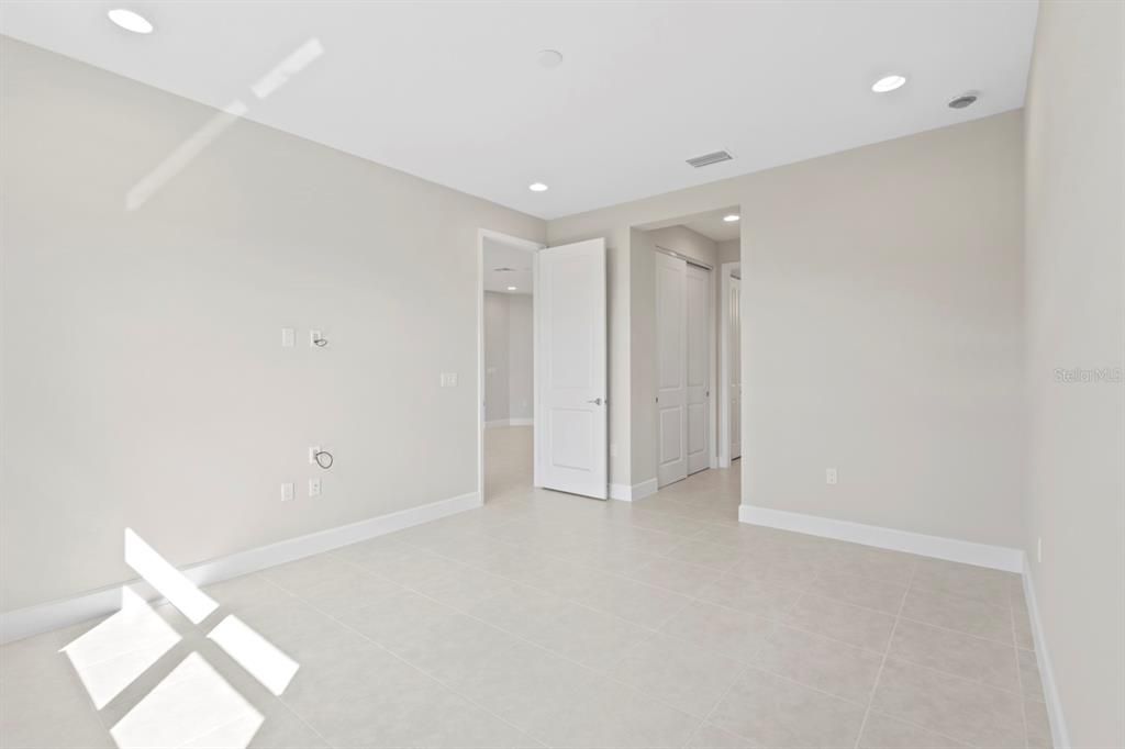 For Sale: $378,900 (2 beds, 2 baths, 1599 Square Feet)