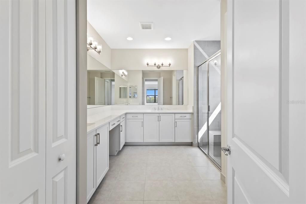For Sale: $378,900 (2 beds, 2 baths, 1599 Square Feet)