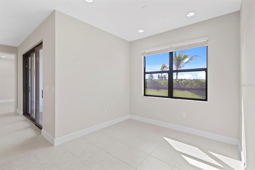 For Sale: $378,900 (2 beds, 2 baths, 1599 Square Feet)