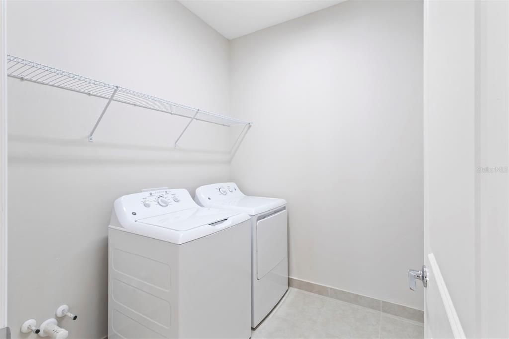 For Sale: $378,900 (2 beds, 2 baths, 1599 Square Feet)