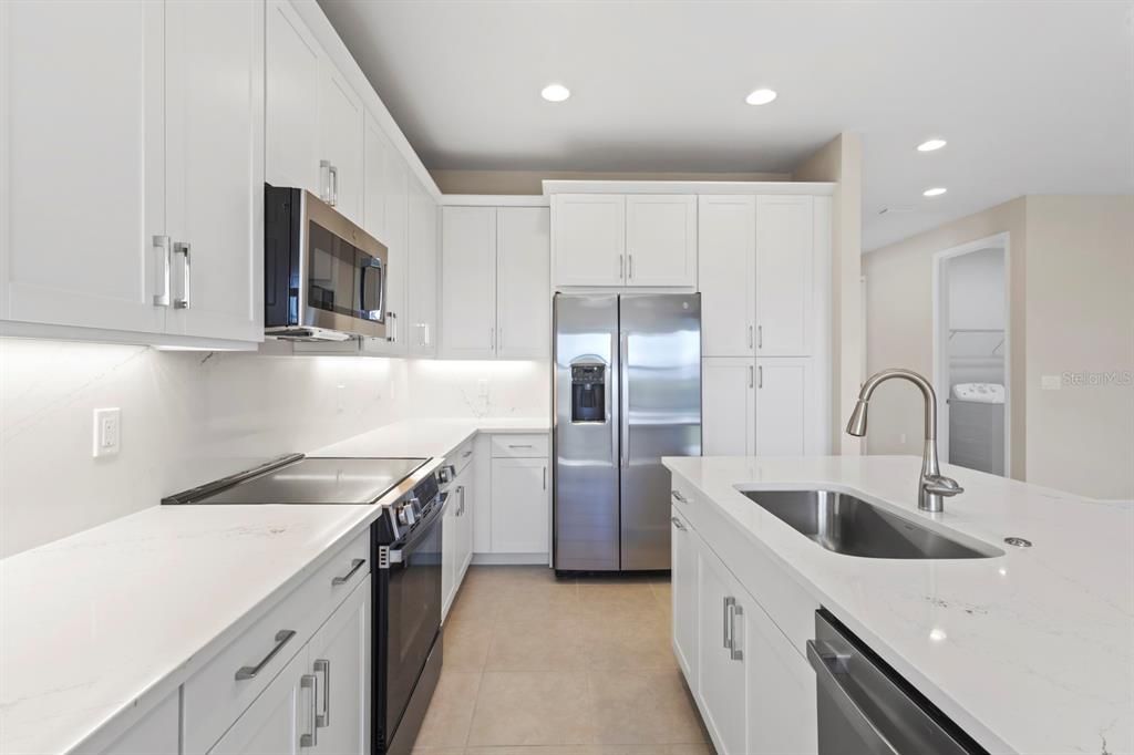 For Sale: $378,900 (2 beds, 2 baths, 1599 Square Feet)