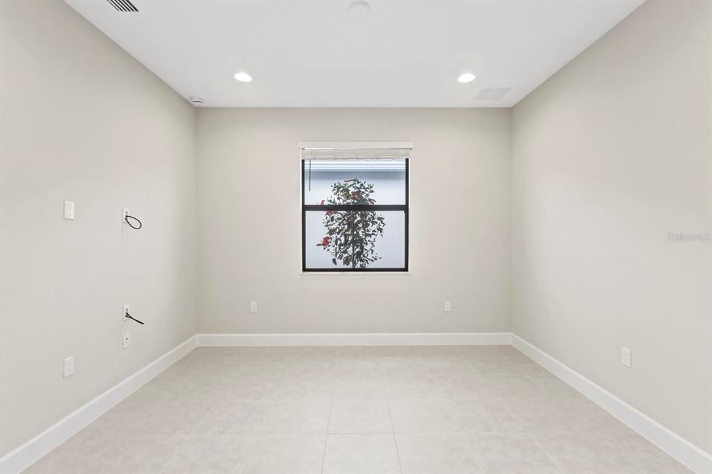 For Sale: $378,900 (2 beds, 2 baths, 1599 Square Feet)
