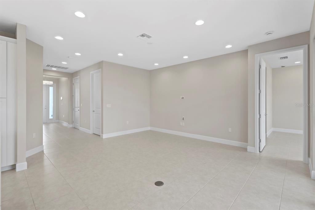 For Sale: $378,900 (2 beds, 2 baths, 1599 Square Feet)