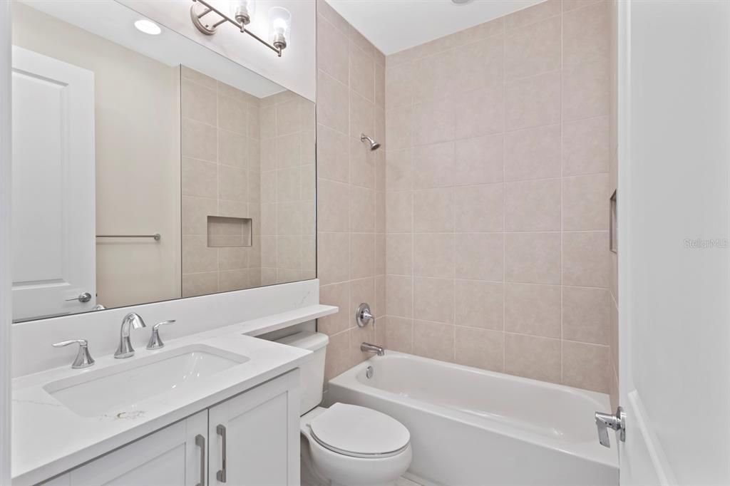 For Sale: $378,900 (2 beds, 2 baths, 1599 Square Feet)