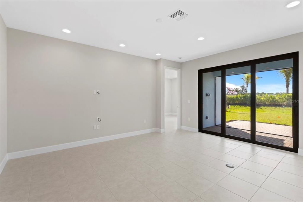 For Sale: $378,900 (2 beds, 2 baths, 1599 Square Feet)
