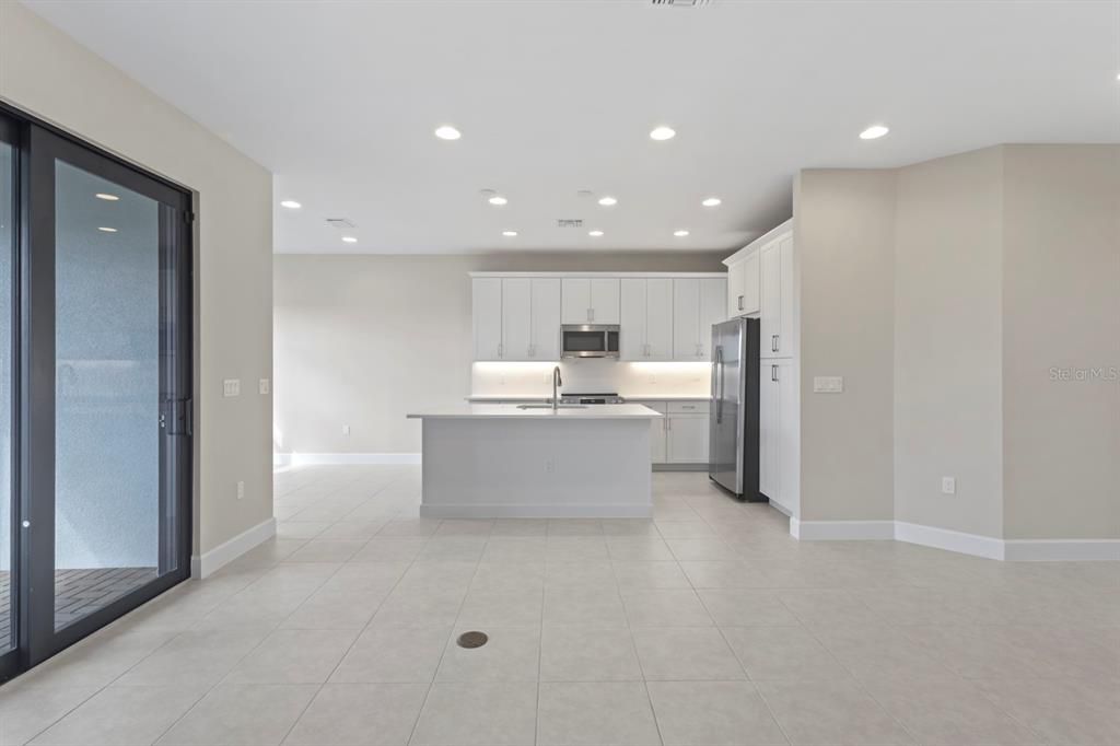 For Sale: $378,900 (2 beds, 2 baths, 1599 Square Feet)