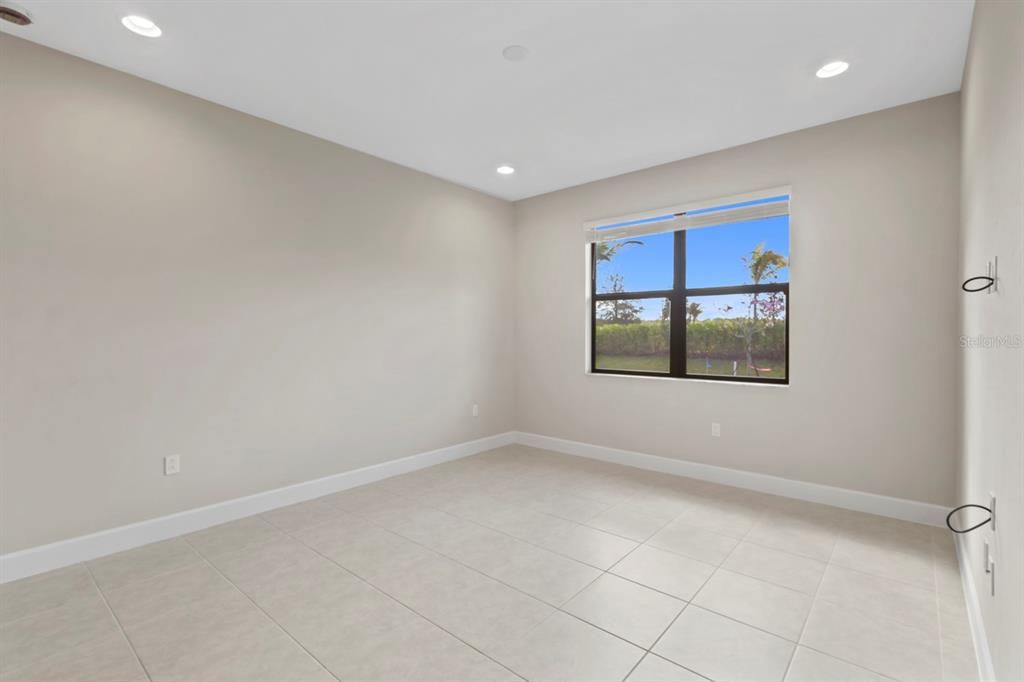 For Sale: $378,900 (2 beds, 2 baths, 1599 Square Feet)