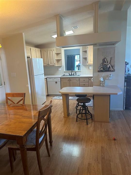 Active With Contract: $174,500 (2 beds, 2 baths, 1256 Square Feet)