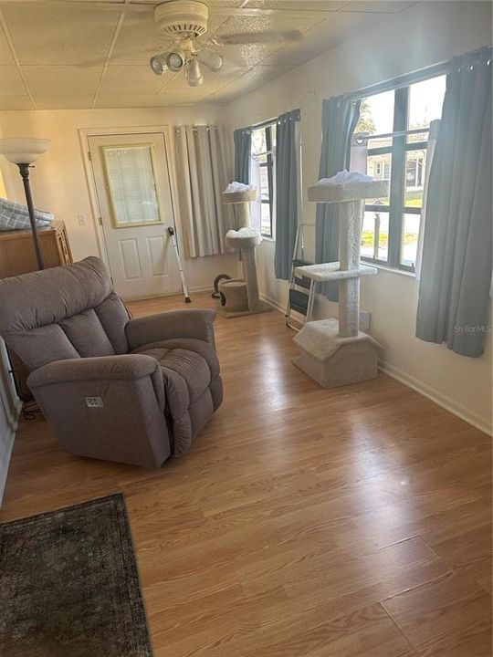 Active With Contract: $174,500 (2 beds, 2 baths, 1256 Square Feet)