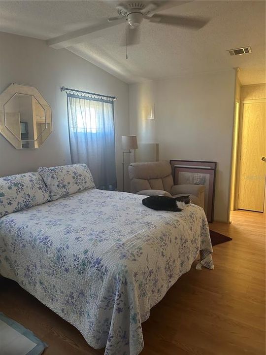 Active With Contract: $174,500 (2 beds, 2 baths, 1256 Square Feet)