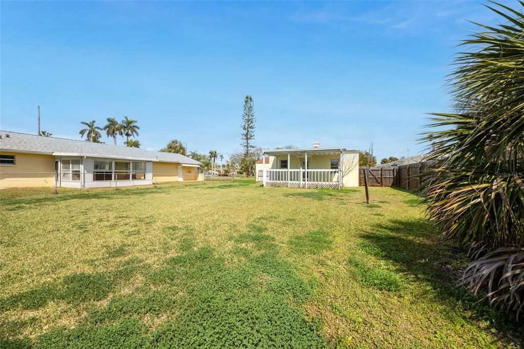 For Sale: $419,000 (2 beds, 2 baths, 1098 Square Feet)
