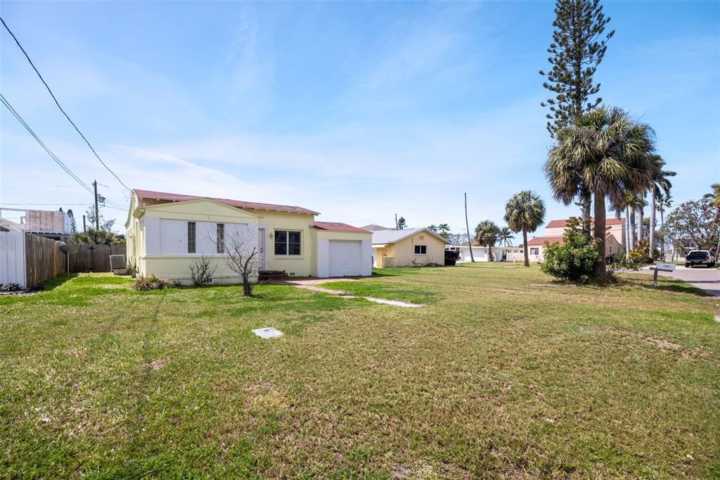 For Sale: $419,000 (2 beds, 2 baths, 1098 Square Feet)