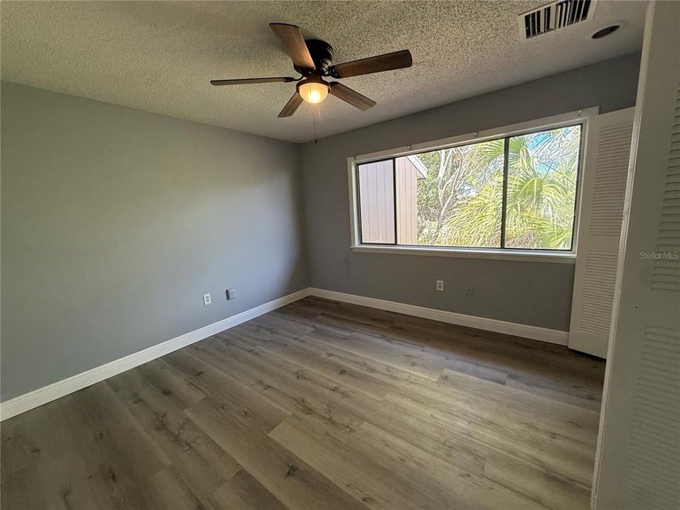 Active With Contract: $1,800 (2 beds, 1 baths, 999 Square Feet)