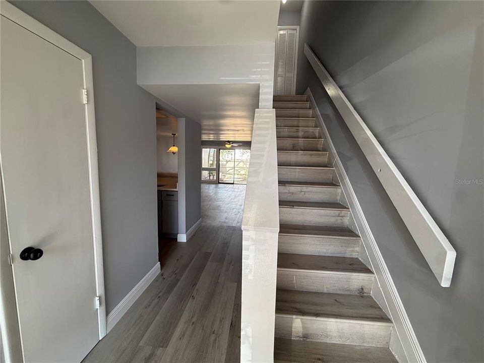 Active With Contract: $1,800 (2 beds, 1 baths, 999 Square Feet)