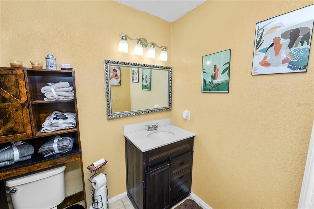 For Sale: $205,000 (3 beds, 2 baths, 1077 Square Feet)