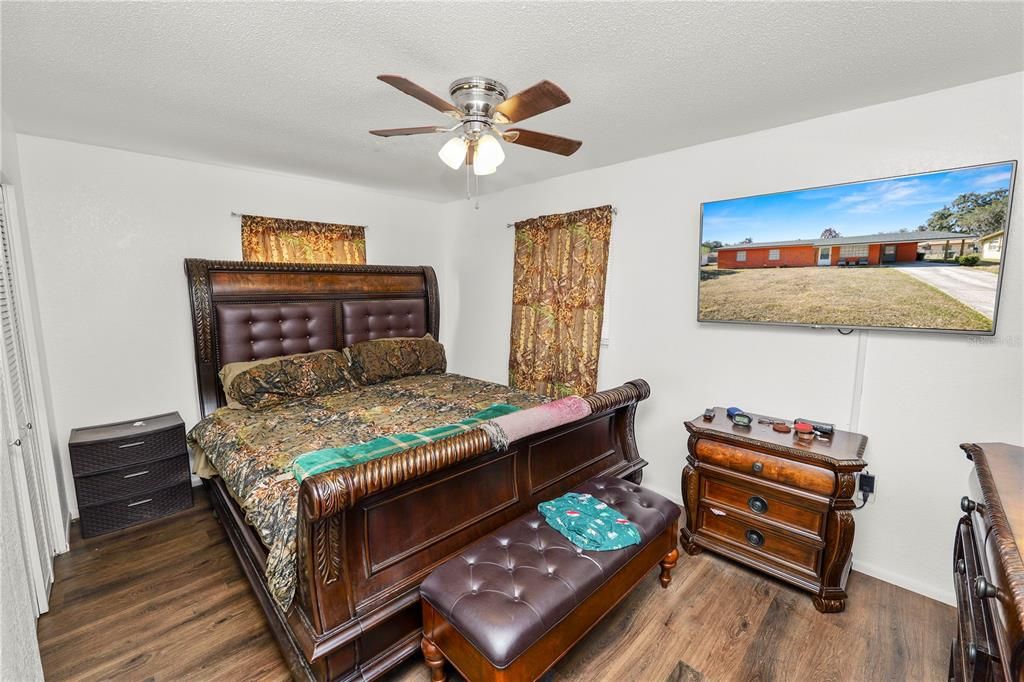 For Sale: $205,000 (3 beds, 2 baths, 1077 Square Feet)