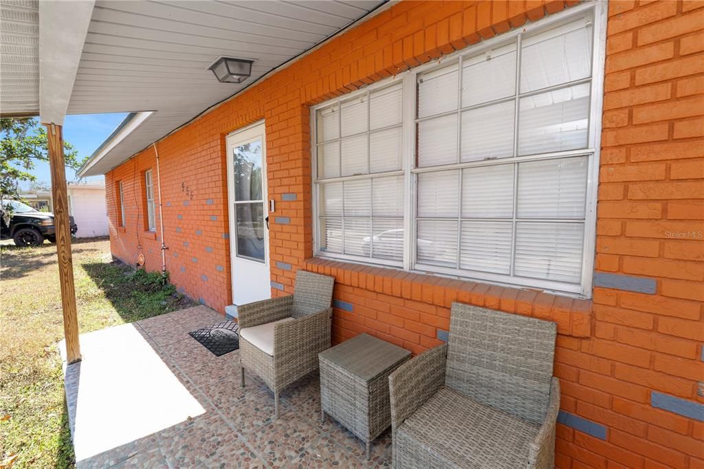 For Sale: $205,000 (3 beds, 2 baths, 1077 Square Feet)