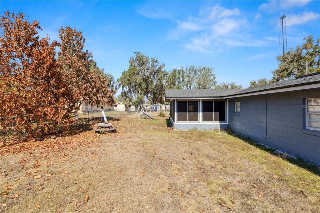 For Sale: $205,000 (3 beds, 2 baths, 1077 Square Feet)