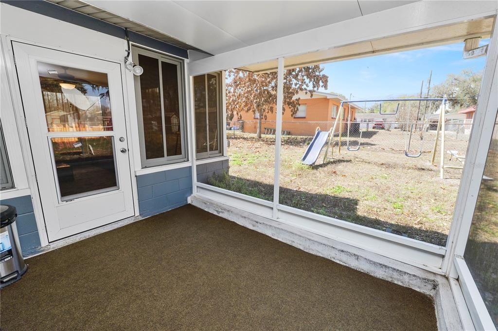 For Sale: $205,000 (3 beds, 2 baths, 1077 Square Feet)