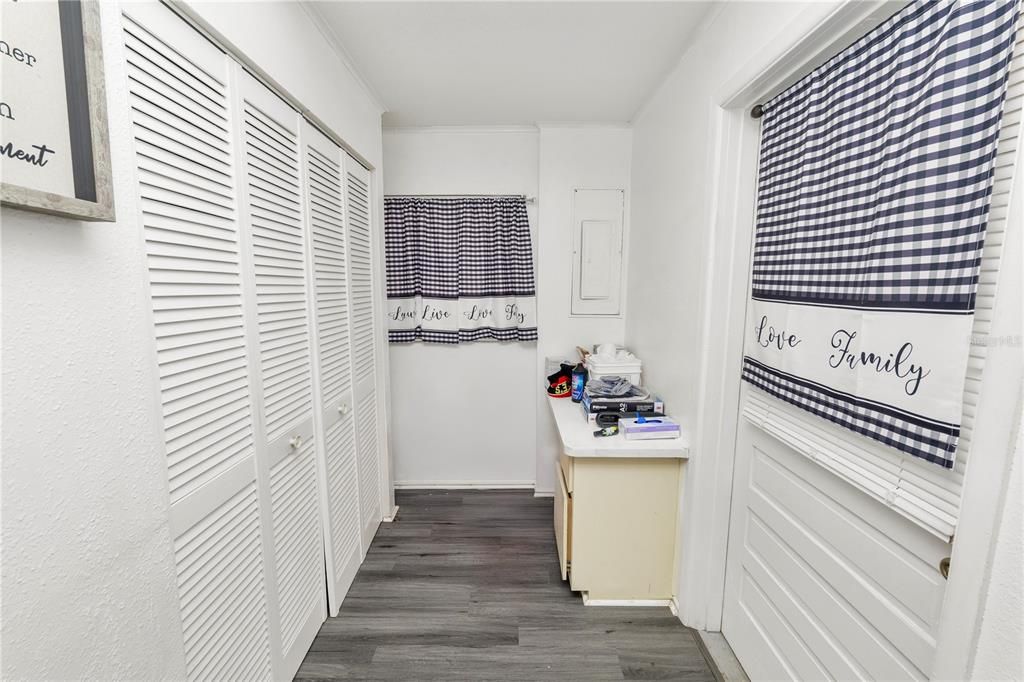 For Sale: $205,000 (3 beds, 2 baths, 1077 Square Feet)