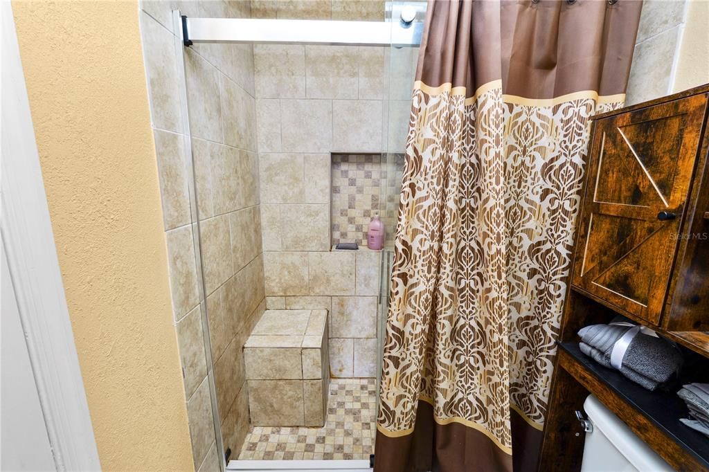 For Sale: $205,000 (3 beds, 2 baths, 1077 Square Feet)