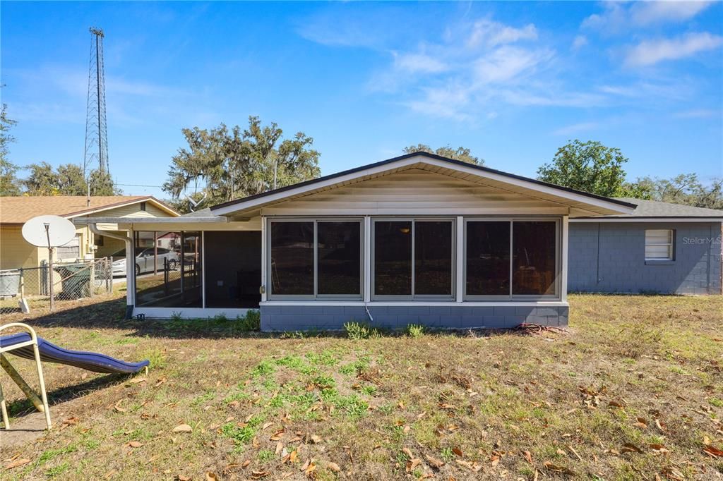 For Sale: $205,000 (3 beds, 2 baths, 1077 Square Feet)