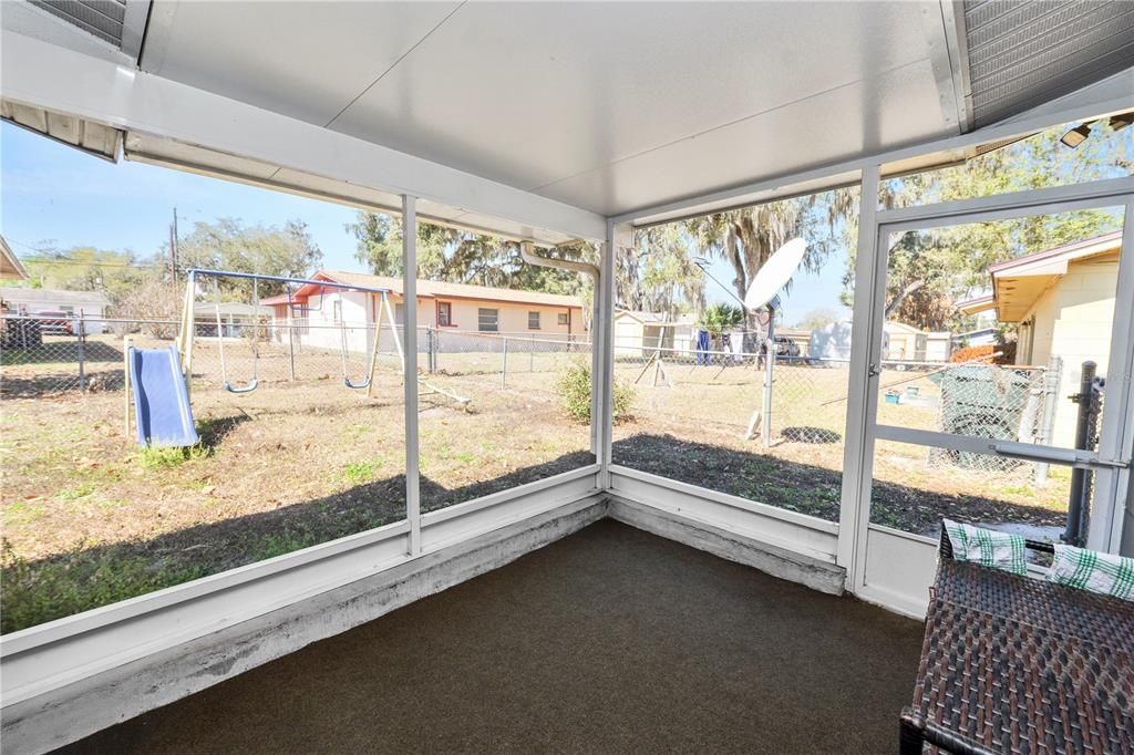 For Sale: $205,000 (3 beds, 2 baths, 1077 Square Feet)