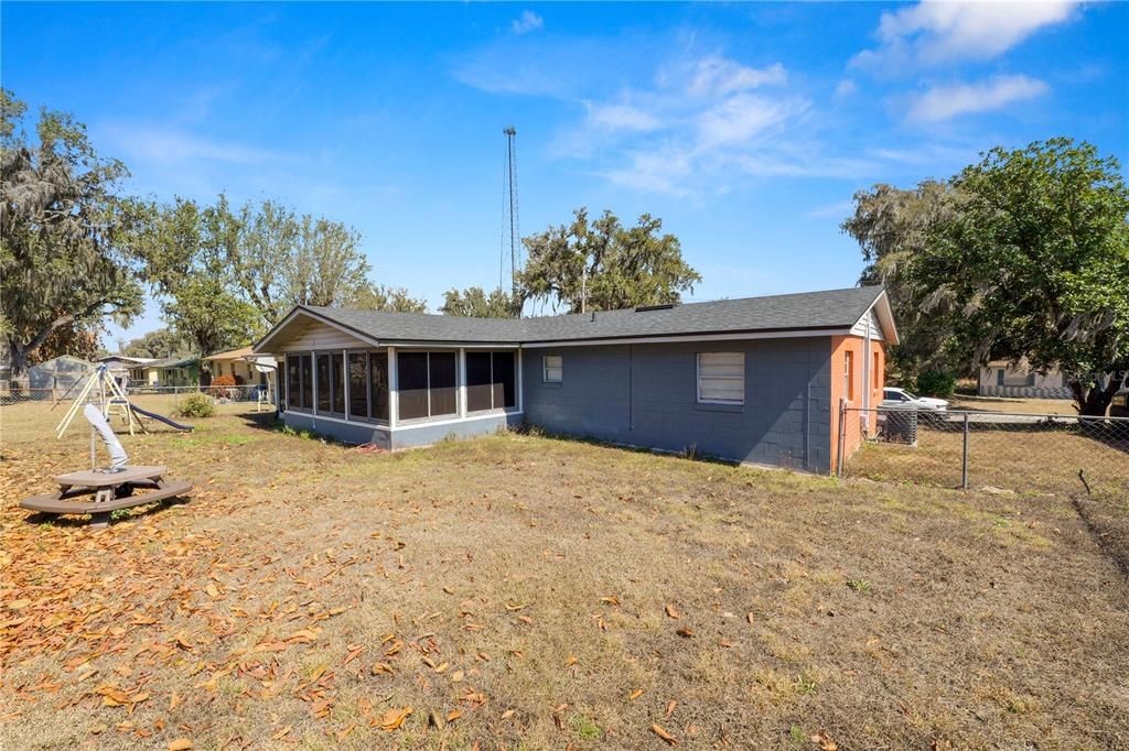 For Sale: $205,000 (3 beds, 2 baths, 1077 Square Feet)