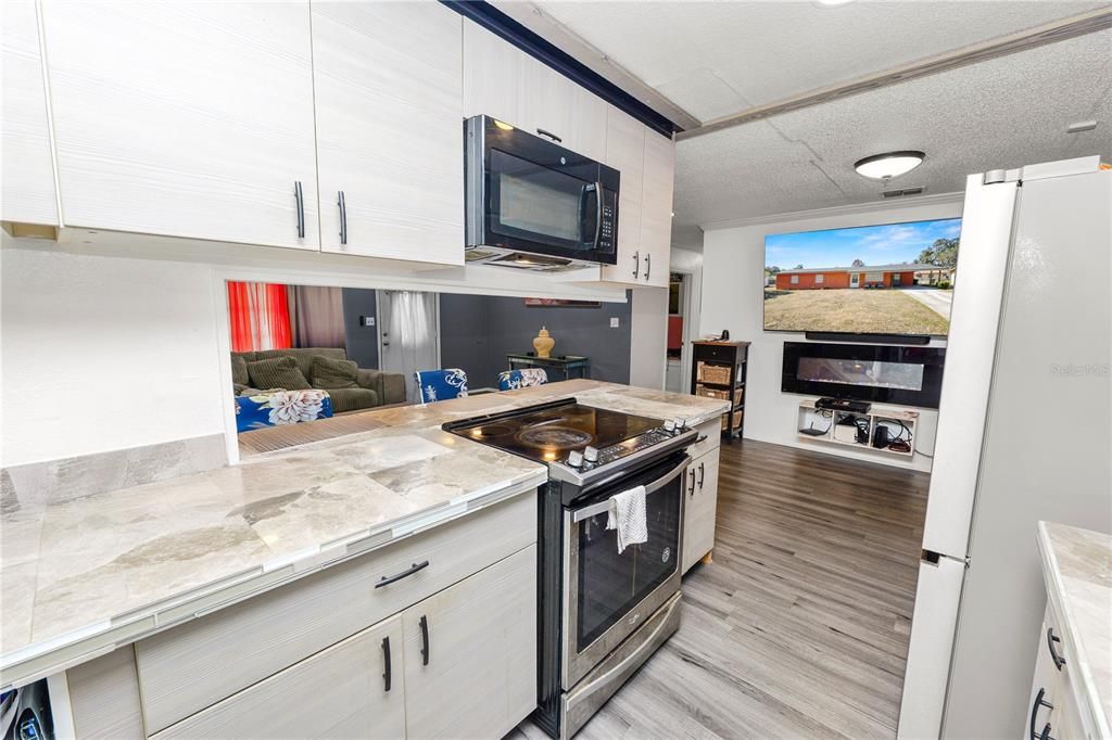 For Sale: $205,000 (3 beds, 2 baths, 1077 Square Feet)