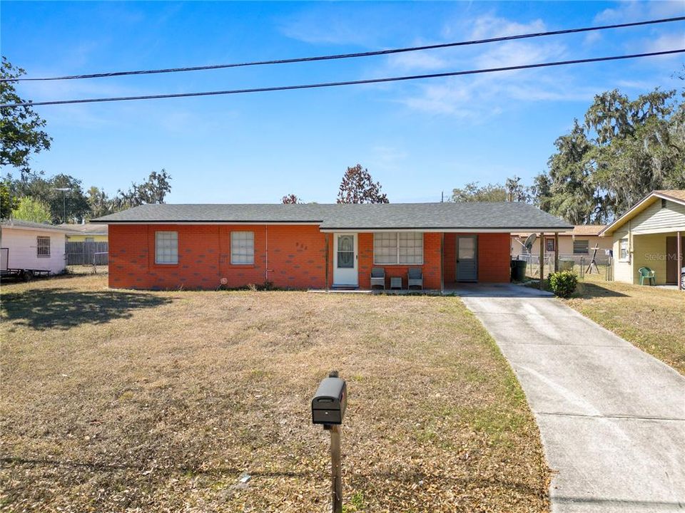 For Sale: $205,000 (3 beds, 2 baths, 1077 Square Feet)