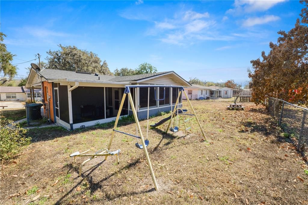 For Sale: $205,000 (3 beds, 2 baths, 1077 Square Feet)