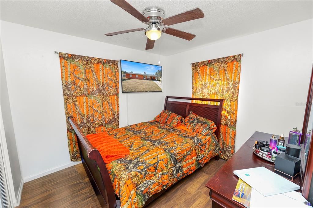 For Sale: $205,000 (3 beds, 2 baths, 1077 Square Feet)