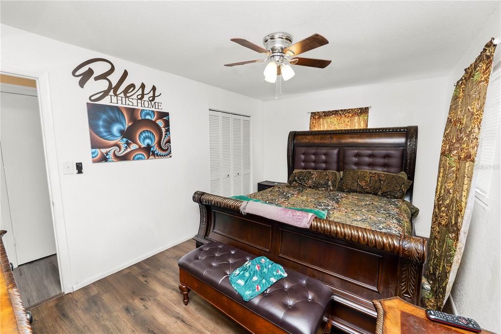 For Sale: $205,000 (3 beds, 2 baths, 1077 Square Feet)