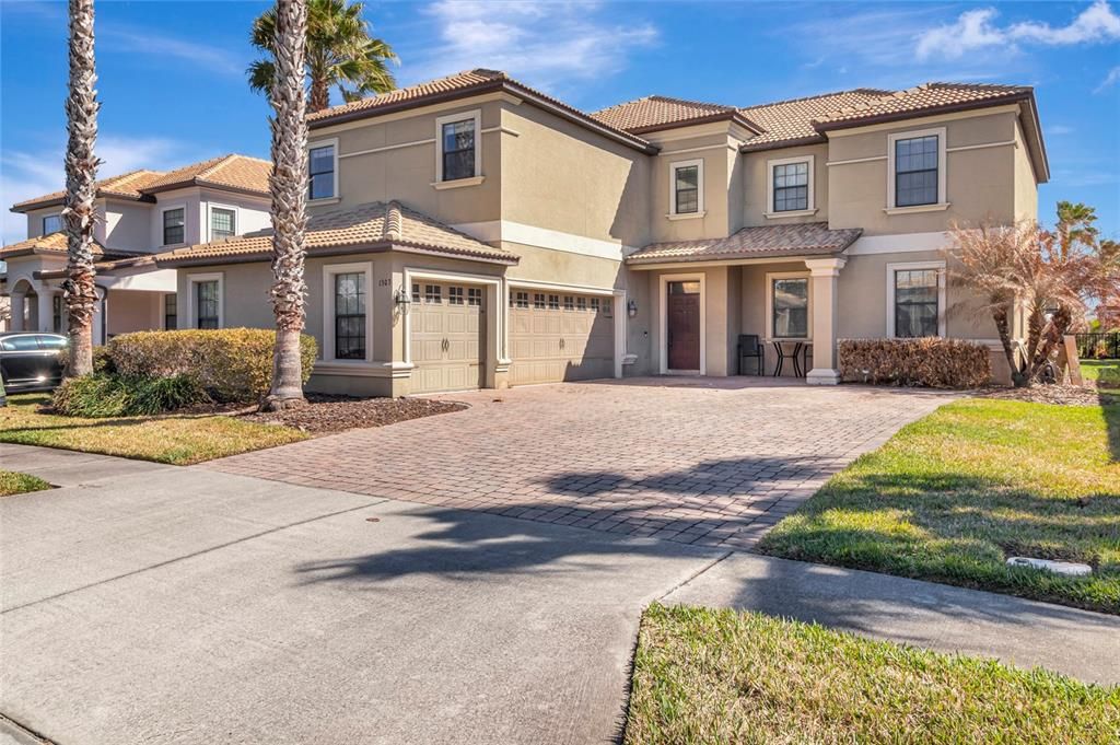 Activo con contrato: $575,000 (5 camas, 3 baños, 3623 Pies cuadrados)