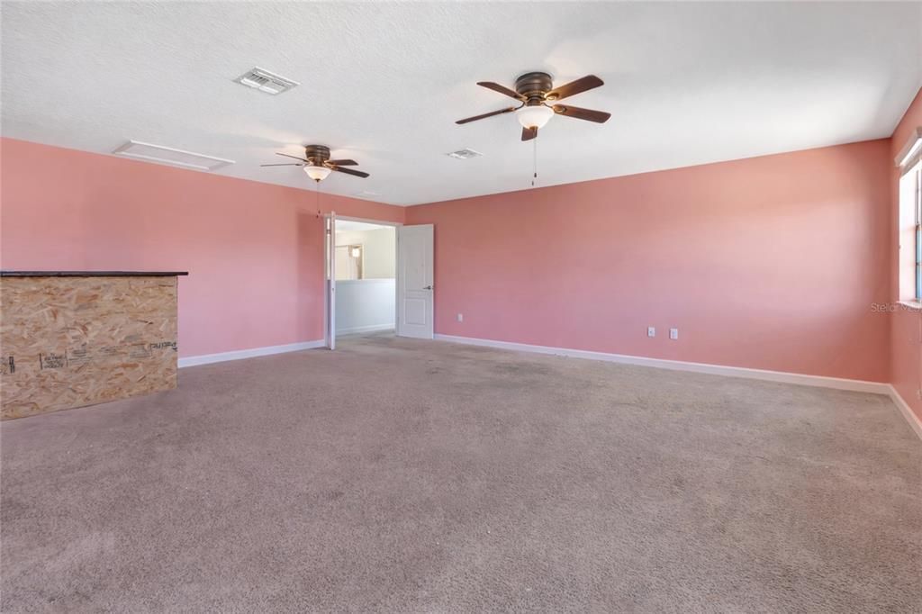 Activo con contrato: $575,000 (5 camas, 3 baños, 3623 Pies cuadrados)