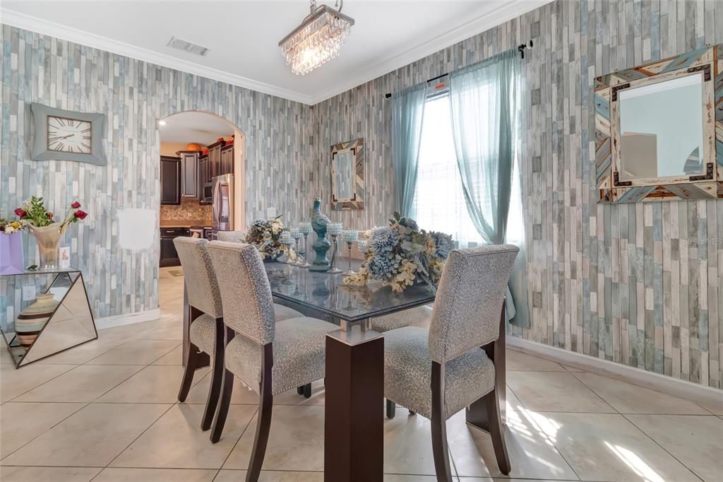 Activo con contrato: $575,000 (5 camas, 3 baños, 3623 Pies cuadrados)