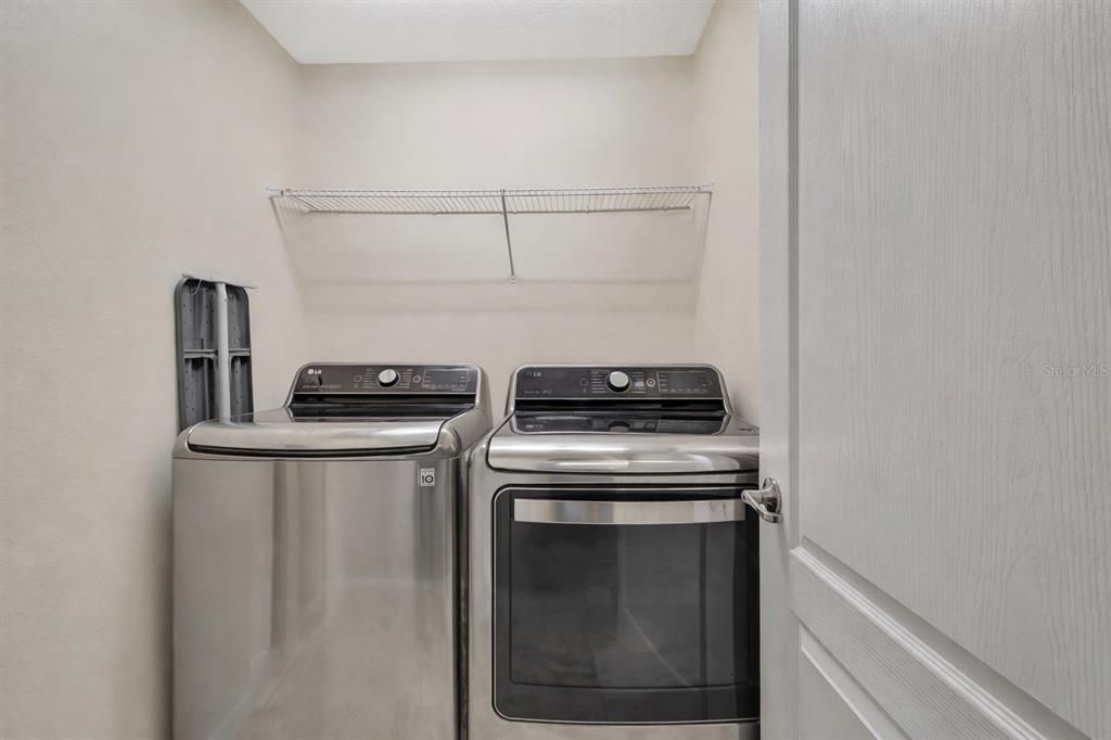 Activo con contrato: $575,000 (5 camas, 3 baños, 3623 Pies cuadrados)