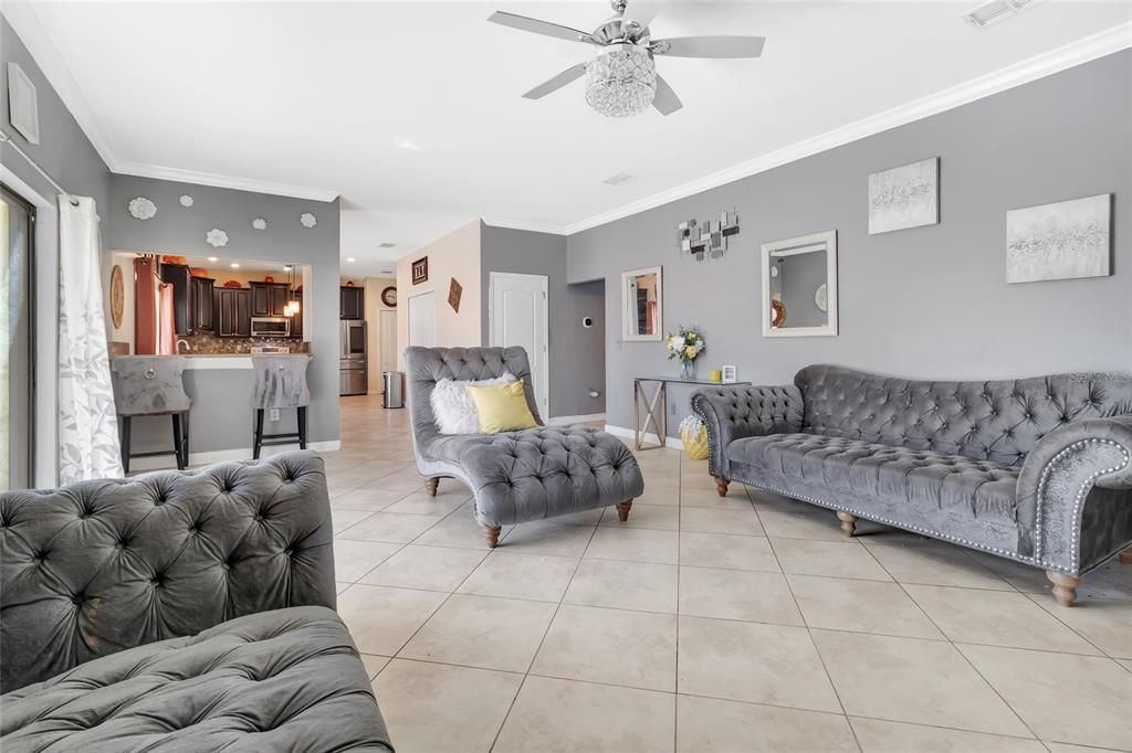 Activo con contrato: $575,000 (5 camas, 3 baños, 3623 Pies cuadrados)