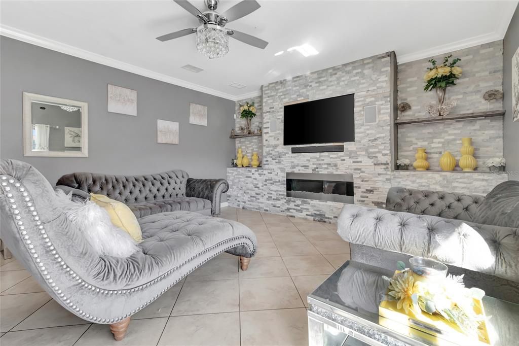 Activo con contrato: $575,000 (5 camas, 3 baños, 3623 Pies cuadrados)