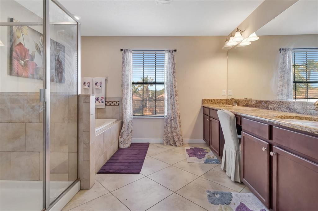 Activo con contrato: $575,000 (5 camas, 3 baños, 3623 Pies cuadrados)