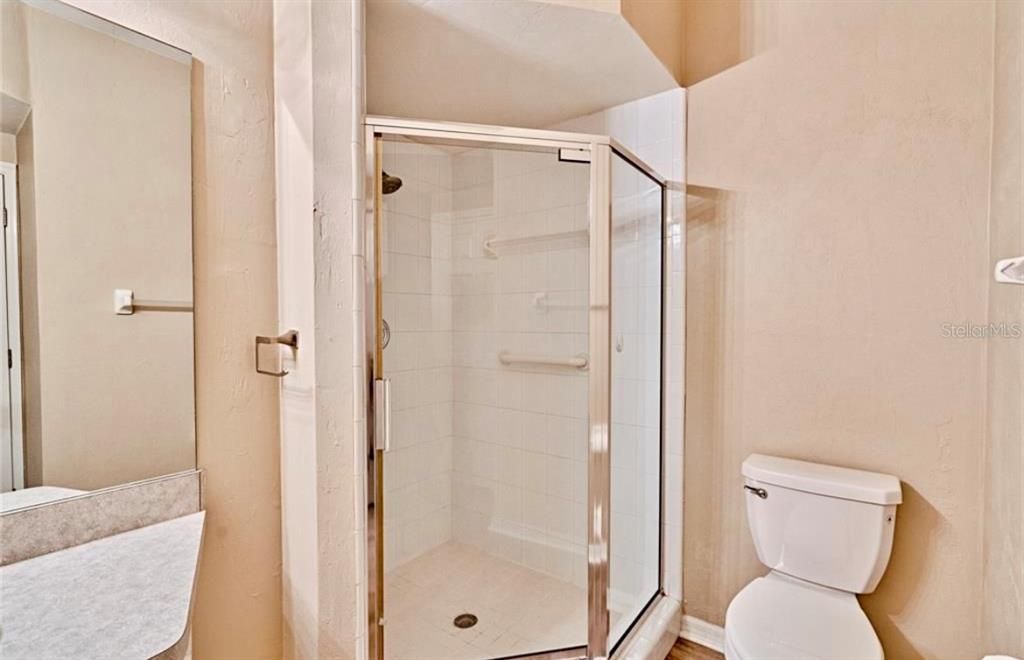 Activo con contrato: $1,900 (2 camas, 2 baños, 941 Pies cuadrados)