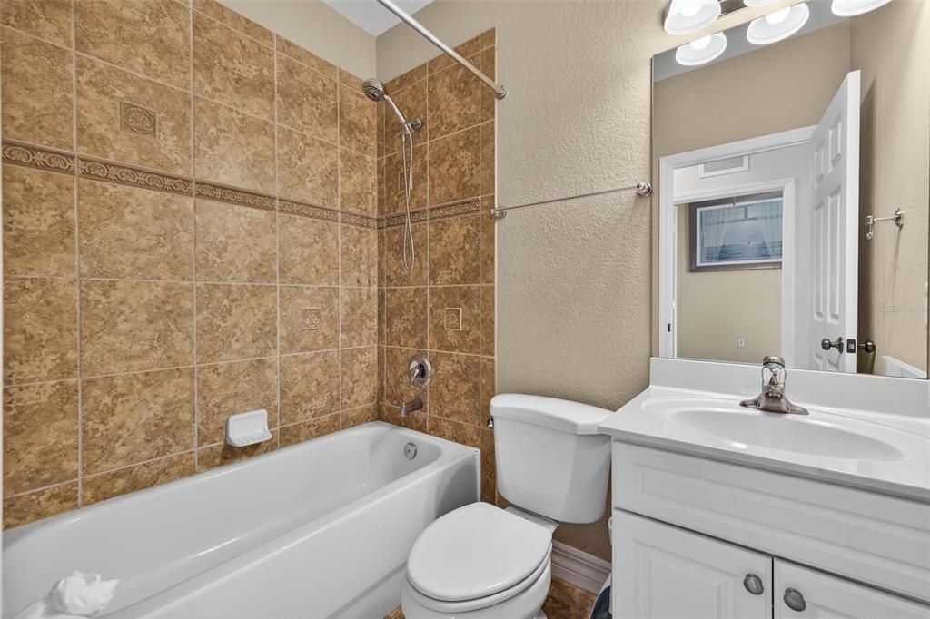 На продажу: $249,900 (3 спален, 2 ванн, 1819 Квадратных фут)