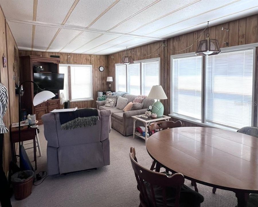 For Sale: $115,000 (2 beds, 2 baths, 1104 Square Feet)