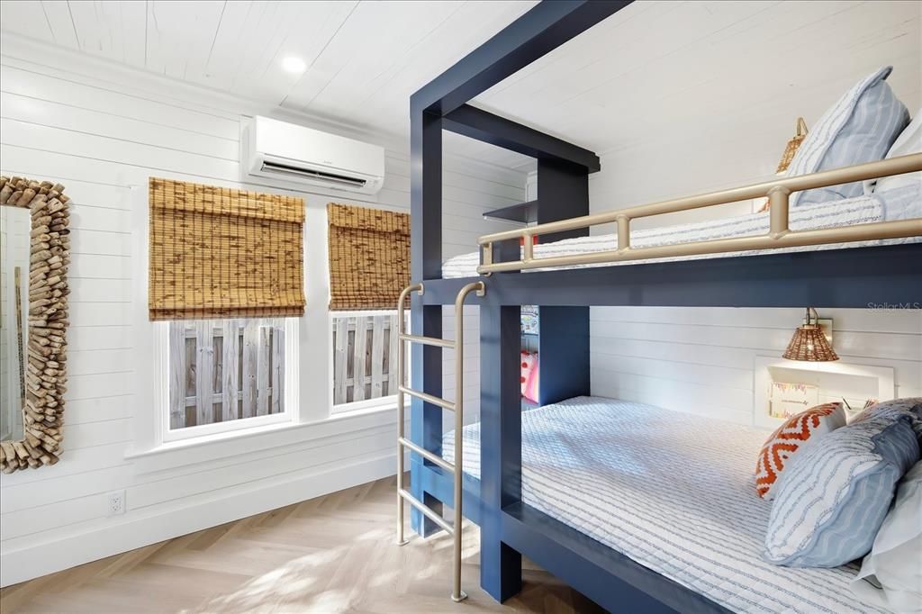 En Venta: $1,049,000 (2 camas, 2 baños, 1048 Pies cuadrados)