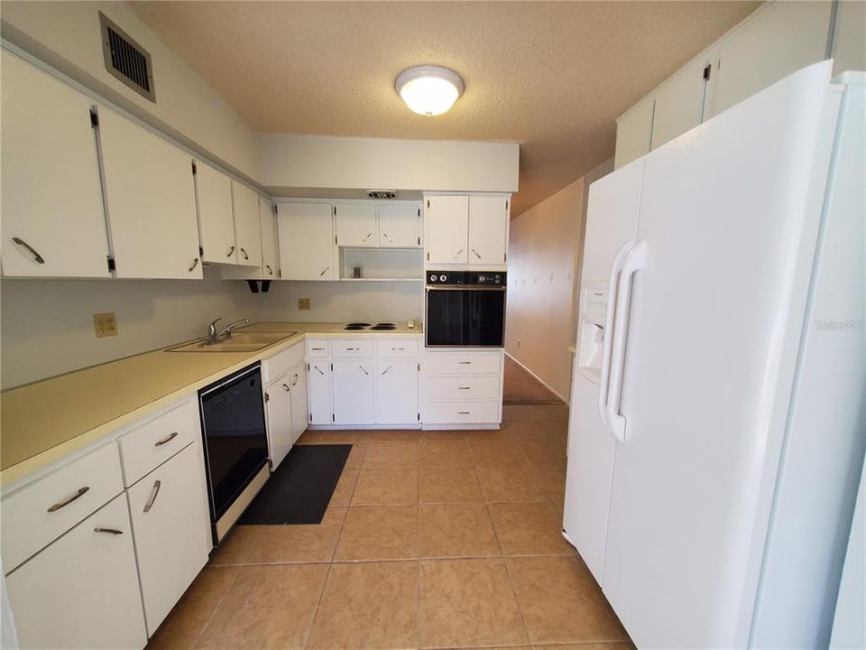 Под контрактом: $1,500 (2 спален, 2 ванн, 1100 Квадратных фут)