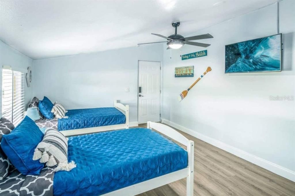 For Sale: $475,000 (5 beds, 3 baths, 2752 Square Feet)