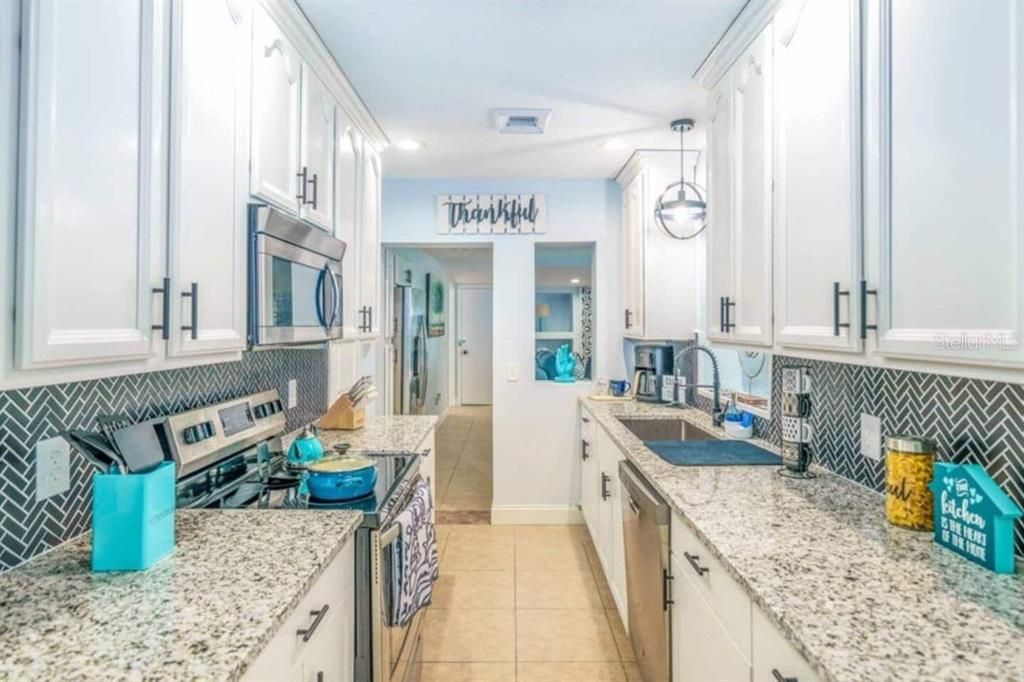 For Sale: $475,000 (5 beds, 3 baths, 2752 Square Feet)