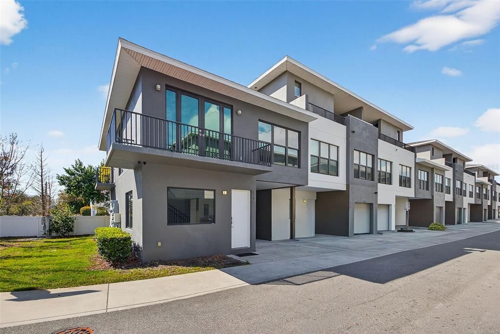 For Rent: $3,500 (3 beds, 2 baths, 1558 Square Feet)